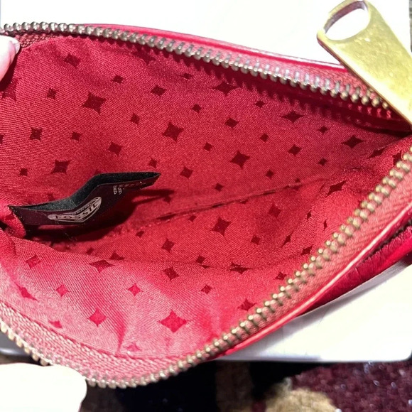 Fossil Women’s Red Leather Wallet 5 Cash Slots 9 Credit Card Slots ID Holder - Picture 9 of 16